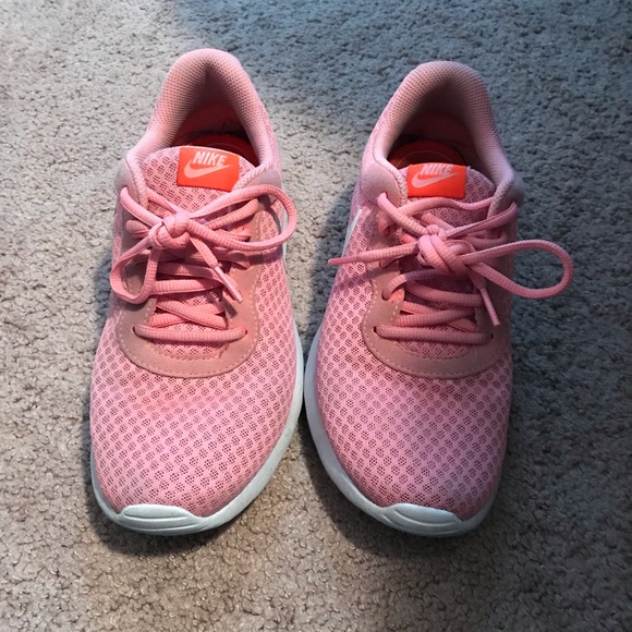 Women Nike shoes - Picture 2 of 2